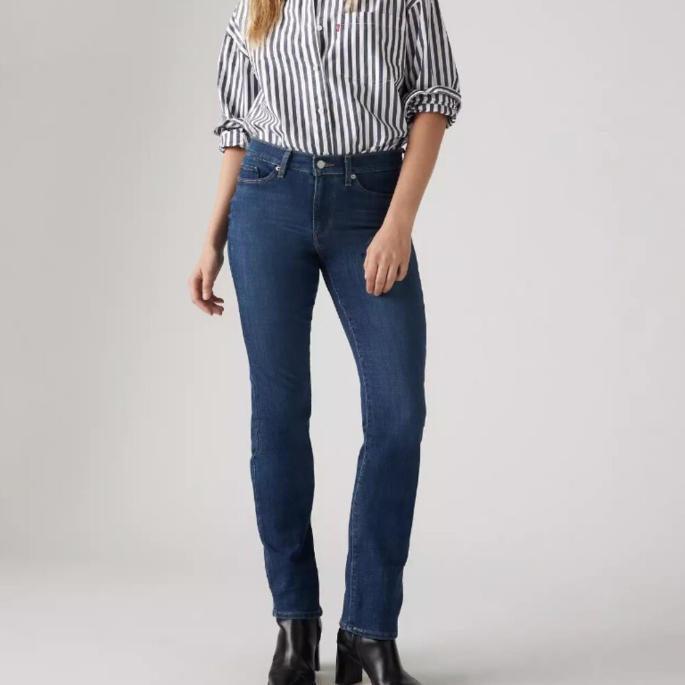Levi's Classic Straight Fit Women's Jeans
